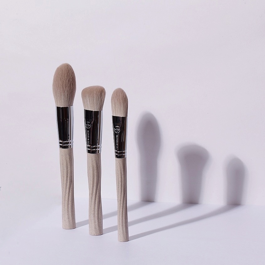 BLEND&GO Vegan bamboo brush Скошенная Кисть для контуринга, румян, хайлайтера F621b – фото 2