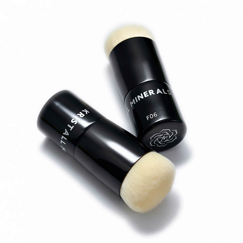 KRISTALL MINERALS COSMETICS Кисти Кабуки для тональной основы и базы – фото 2