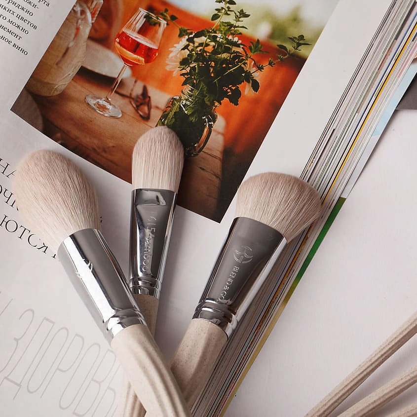 BLEND&GO Vegan bamboo brush Скошенная Кисть для контуринга, румян, хайлайтера F621b – фото 10