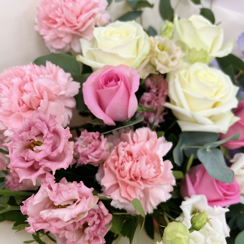 ЛЭТУАЛЬ FLOWERS Букет из роз, гладиолусов, эустом и диантусов – фото 7