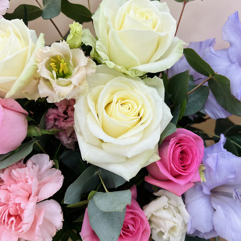 ЛЭТУАЛЬ FLOWERS Букет из роз, гладиолусов, эустом и диантусов – фото 6