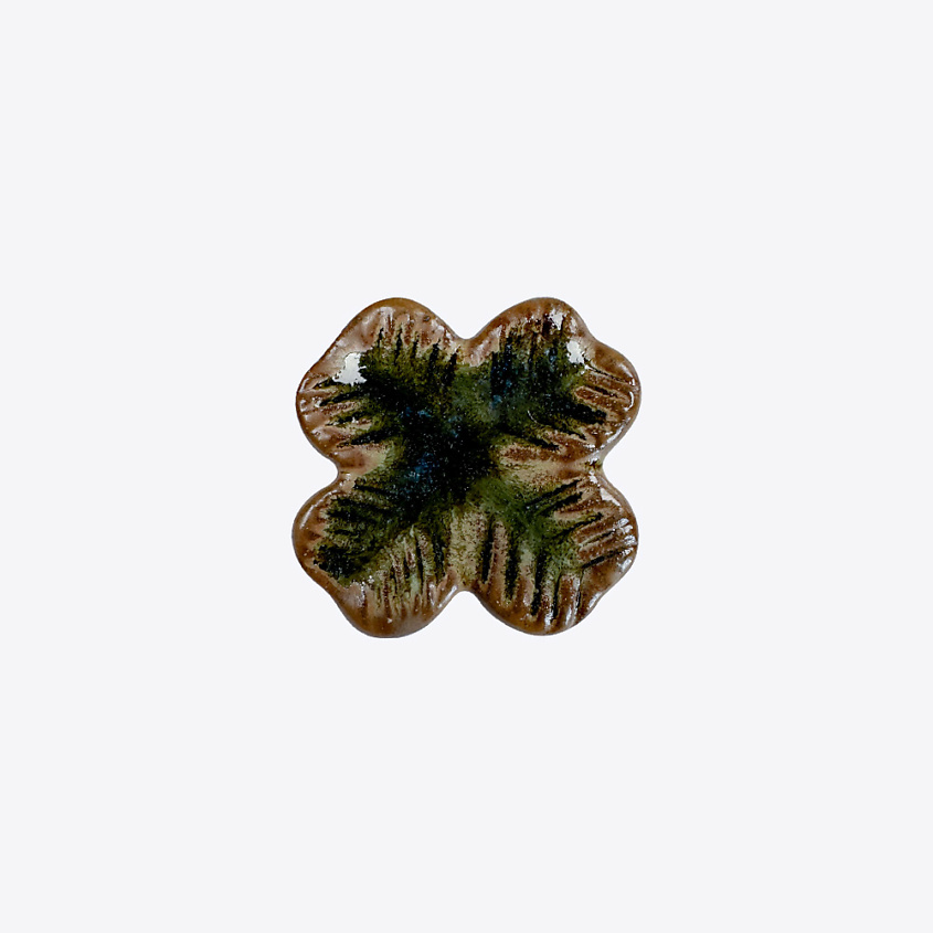 LA PALME ARTISAN CERAMICA Брошь-значок из керамики Клевер – фото 1