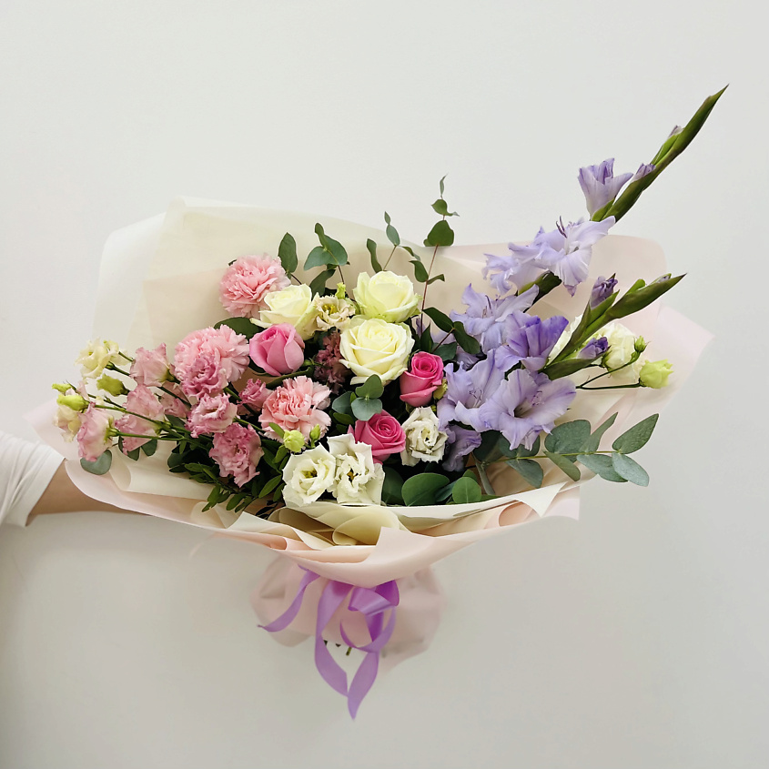 ЛЭТУАЛЬ FLOWERS Букет из роз, гладиолусов, эустом и диантусов – фото 1