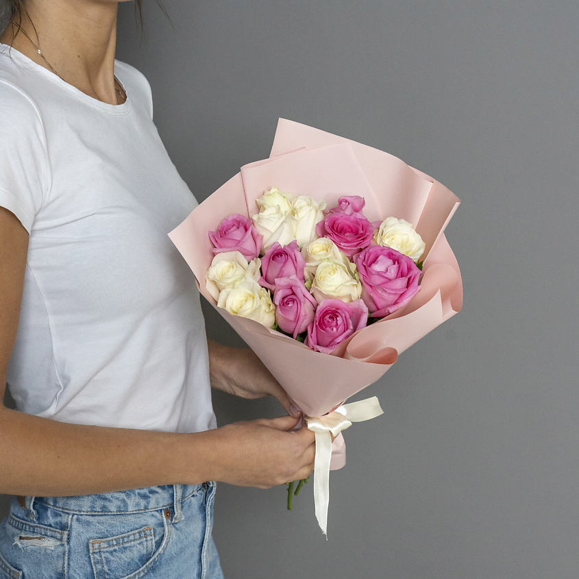 ЛЭТУАЛЬ FLOWERS Букет из белых и розовых роз Россия 15 шт. (40 см) – фото 4