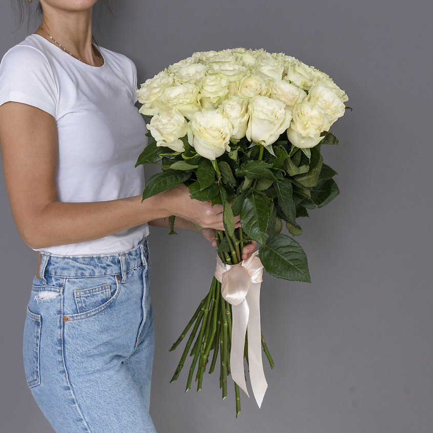 ЛЭТУАЛЬ FLOWERS Букет из высоких белых роз Эквадор 35 шт. (70 см) – фото 3
