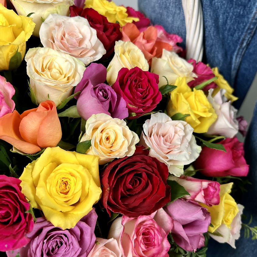 ЛЭТУАЛЬ FLOWERS Корзина из разноцветных роз Кения 151 шт. – фото 3