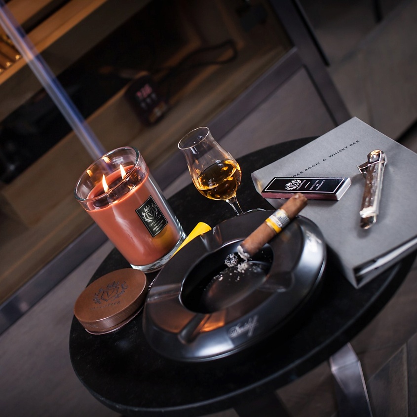 VELLUTIER Свеча Клуб джентельменов Gentlemen's Lounge, 515 г – фото 4