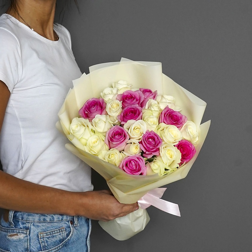 ЛЭТУАЛЬ FLOWERS Букет из белых и розовых роз Россия 25 шт. (40 см) – фото 4