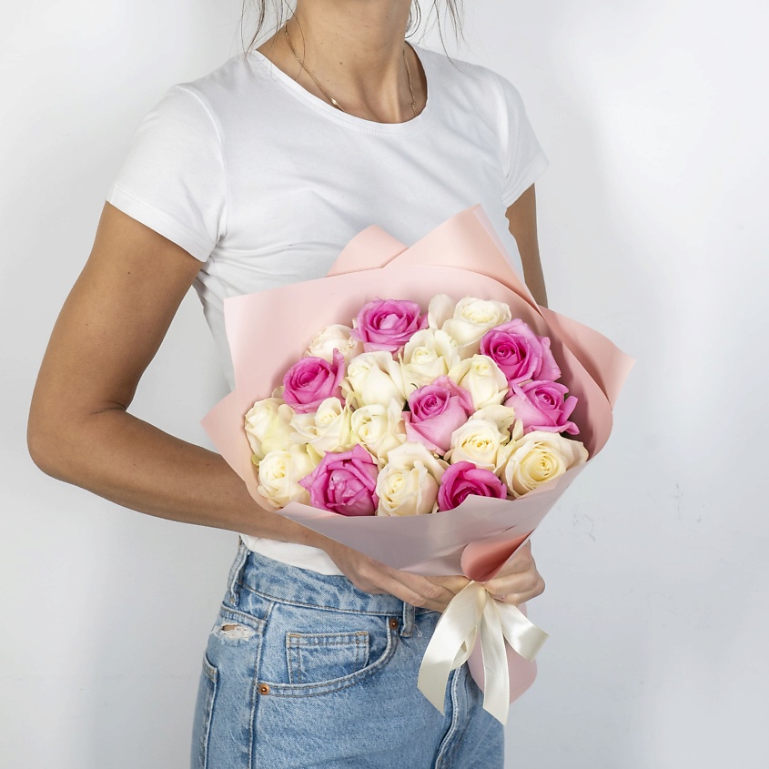 ЛЭТУАЛЬ FLOWERS Букет из белых и розовых роз Россия 19 шт. (40 см) – фото 1