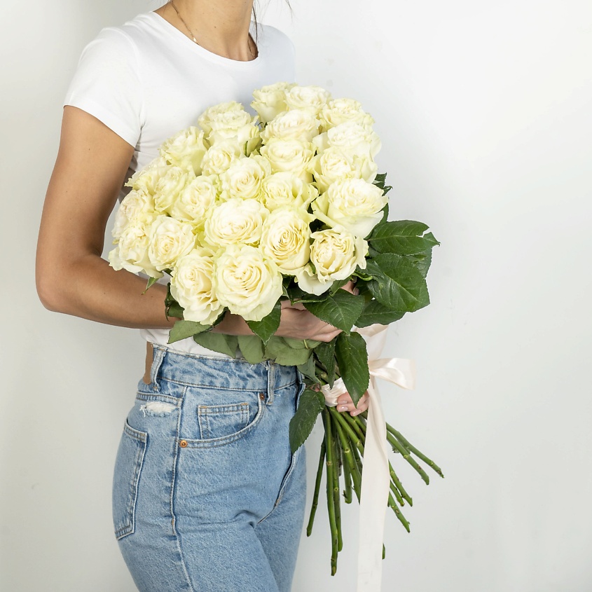 ЛЭТУАЛЬ FLOWERS Букет из высоких белых роз Эквадор 35 шт. (70 см) – фото 1