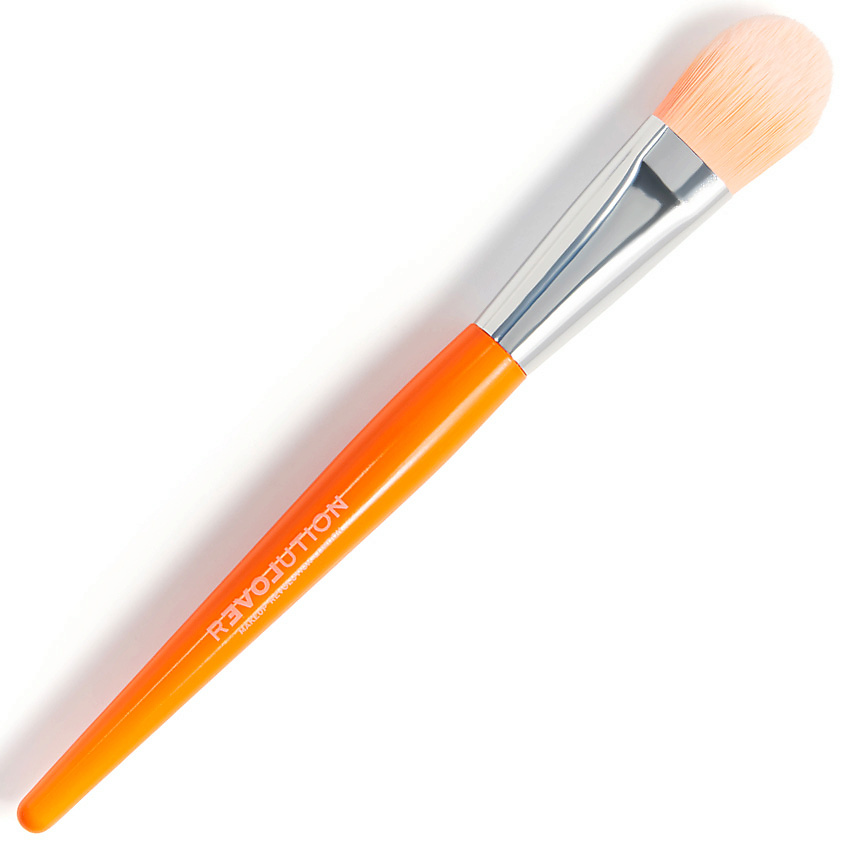 RELOVE REVOLUTION Кисть плоская для тональной основы Base Flat Foundation Brush – фото 1