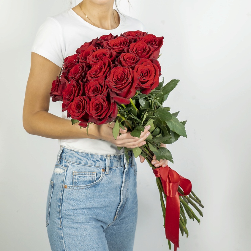 ЛЭТУАЛЬ FLOWERS Букет из высоких красных роз Эквадор 19 шт. (70 см) – фото 1
