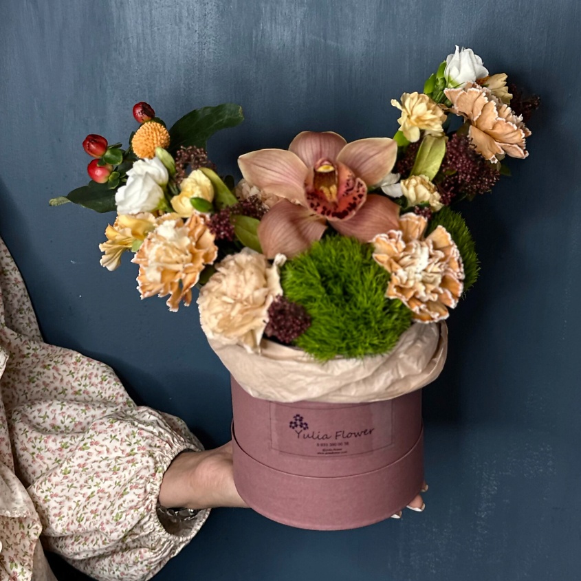 YULIA FLOWER Цветочная композиция "Акцент" с орхидеей, сортовой и кустовой гвоздикой – фото 2