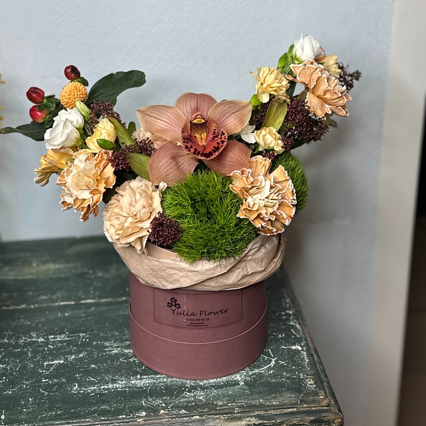 YULIA FLOWER Цветочная композиция "Акцент" с орхидеей, сортовой и кустовой гвоздикой – фото 1