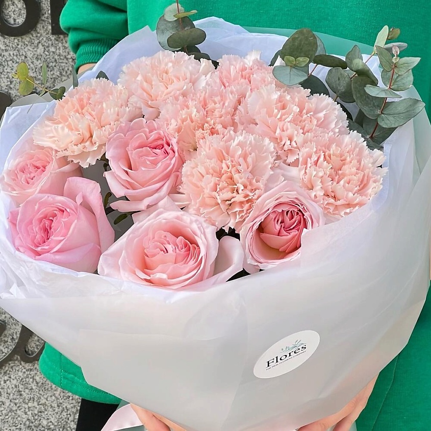 FLORES Нежный букет из кремовых гвоздик и пионовидных роз – фото 2