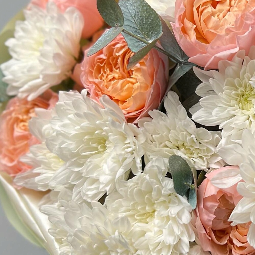 FLORES Пышный букет с персиковой пионовидной розой и хризантемой – фото 3