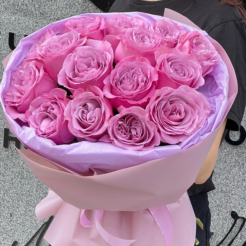 FLORES 15 пионовидных пышных розовых роз QUEENS CROWN в упаковке – фото 1