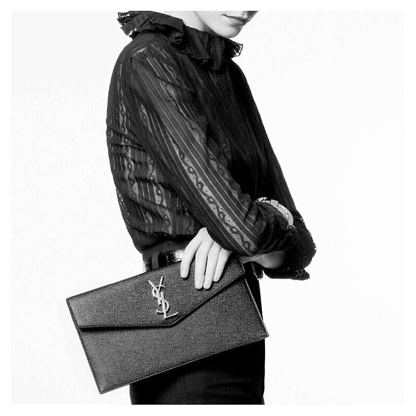 YVES SAINT LAURENT Сумка Uptown Pouch Grain De Poudre – фото 6