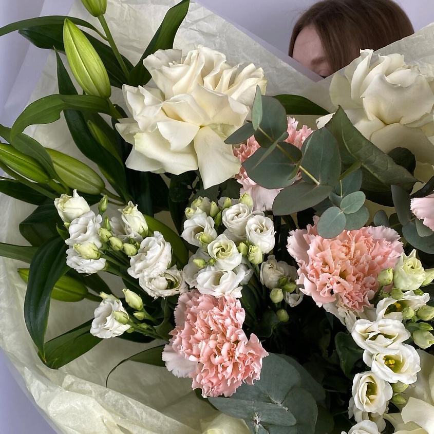 VLSHBN FLOWERS STATE Авторский весенний букет с белыми Розами, Диантус , Эустома, Лилия, Эвкалипт – фото 2