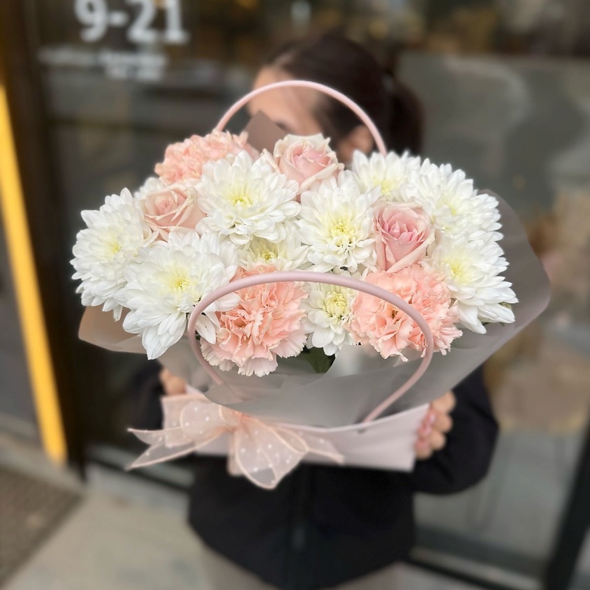 KIWIGIFTS Букет цветов живые розы, хризантемы, гвоздики – фото 3