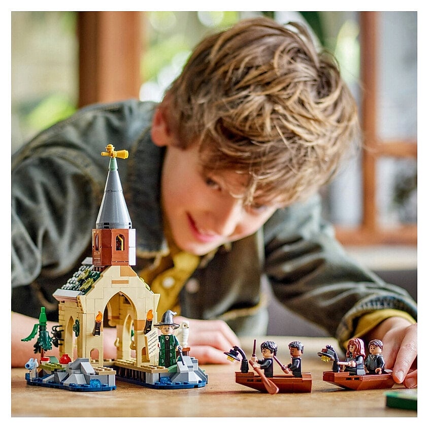 LEGO Конструктор Harry Potter Лодочный домик у замка Хогвартс – фото 4