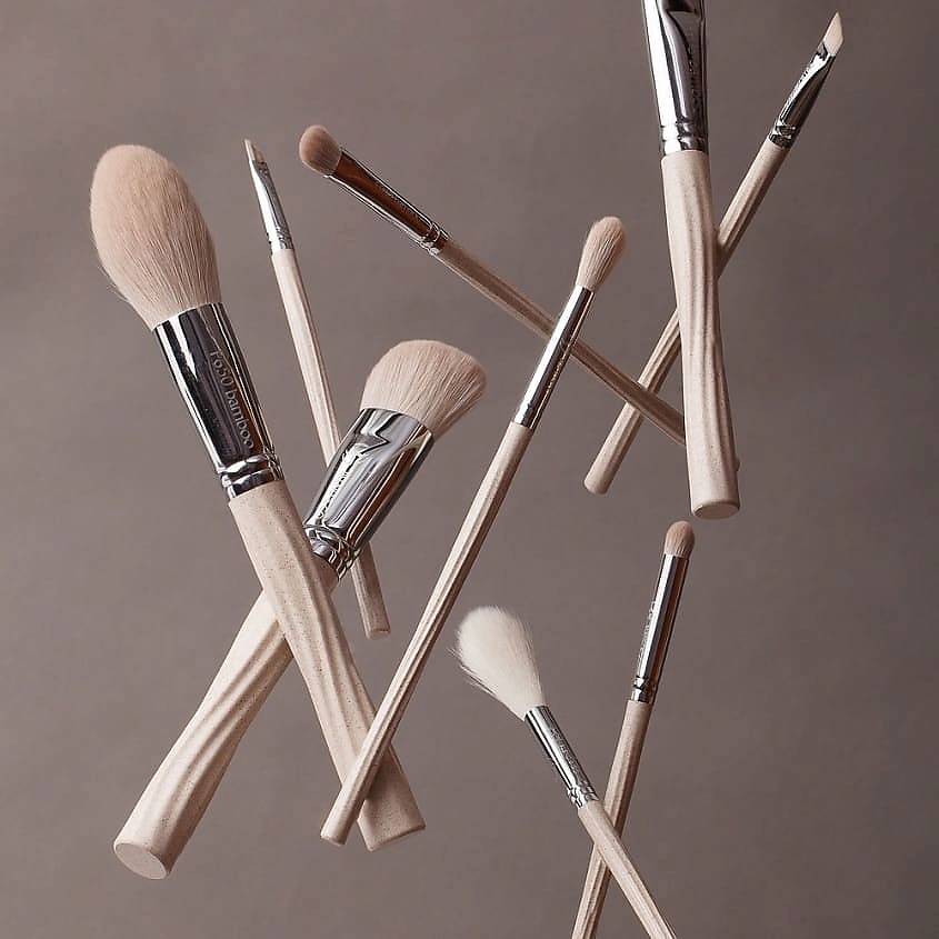 EIGSHOW Vegan bamboo brush Скошенная кисть для бровей E818b – фото 7
