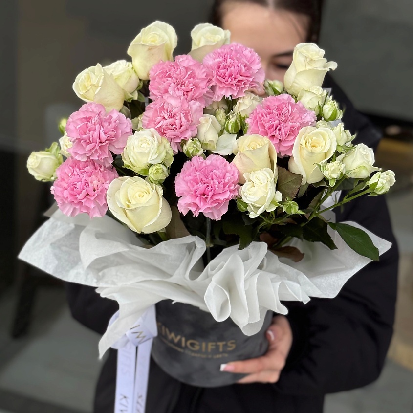 KIWIGIFTS Букет цветов живые розы, гвоздики – фото 2