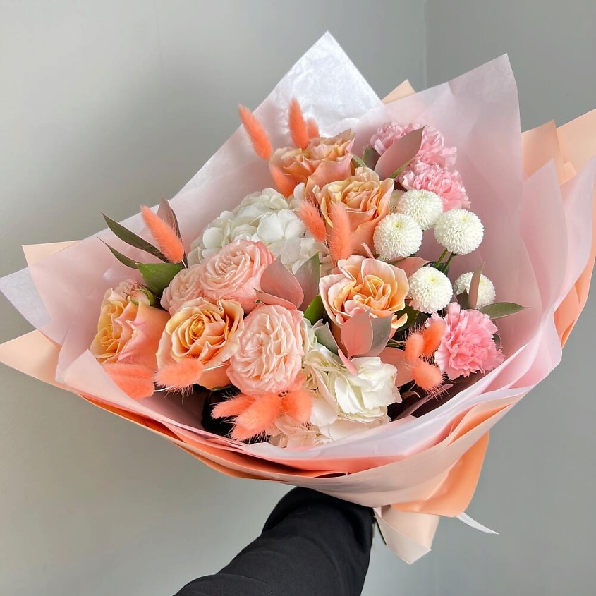 FLORES Персиковые пионовидные розы с диантусами и гортензией – фото 2