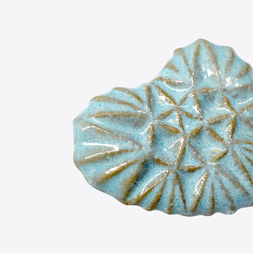 LA PALME ARTISAN CERAMICA Брошь-значок из керамики Сердце Голубой лед Б – фото 3