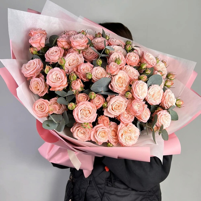 FLORES Шикарные пионовидные кустовые розы с эвкалиптом в пышном букете (9 шт) – фото 1