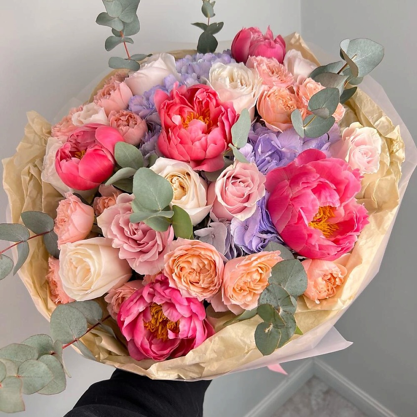 FLORES Яркий букет с лавандовой гортензией, пионами Корал и персиковыми пионовидными розами – фото 1