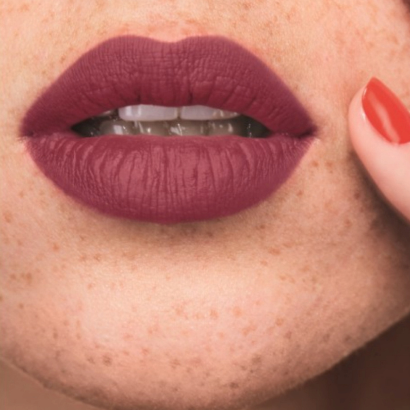 AVON Увлажняющая матовая помада "Ультра", Лиловый/Mauve Matters – фото 10