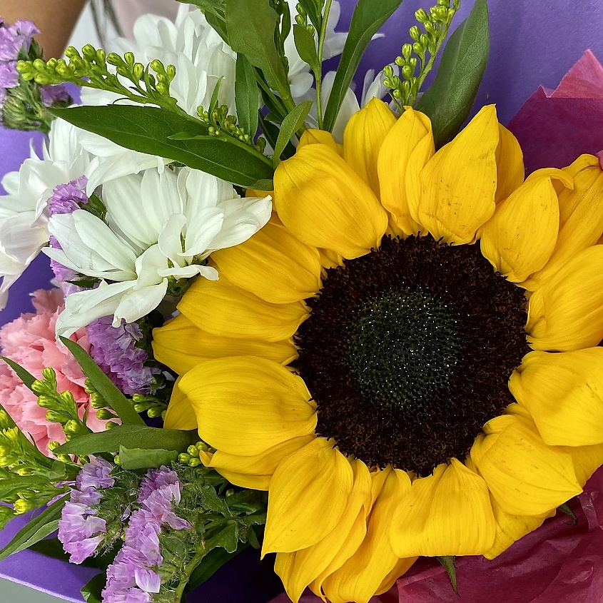 ЛЭТУАЛЬ FLOWERS Букет из подсолнуха, хризантемы, диантуса и солидаго "Легенды осени" – фото 4