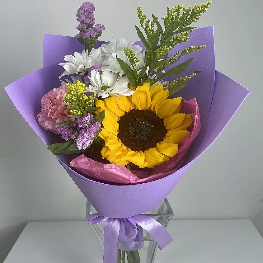 ЛЭТУАЛЬ FLOWERS Букет из подсолнуха, хризантемы, диантуса и солидаго "Легенды осени" – фото 3
