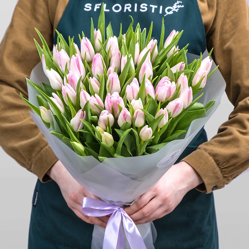 STUDIO FLORISTIC Букет из нежно-розовых тюльпанов 51 шт "Подснежники" – фото 2