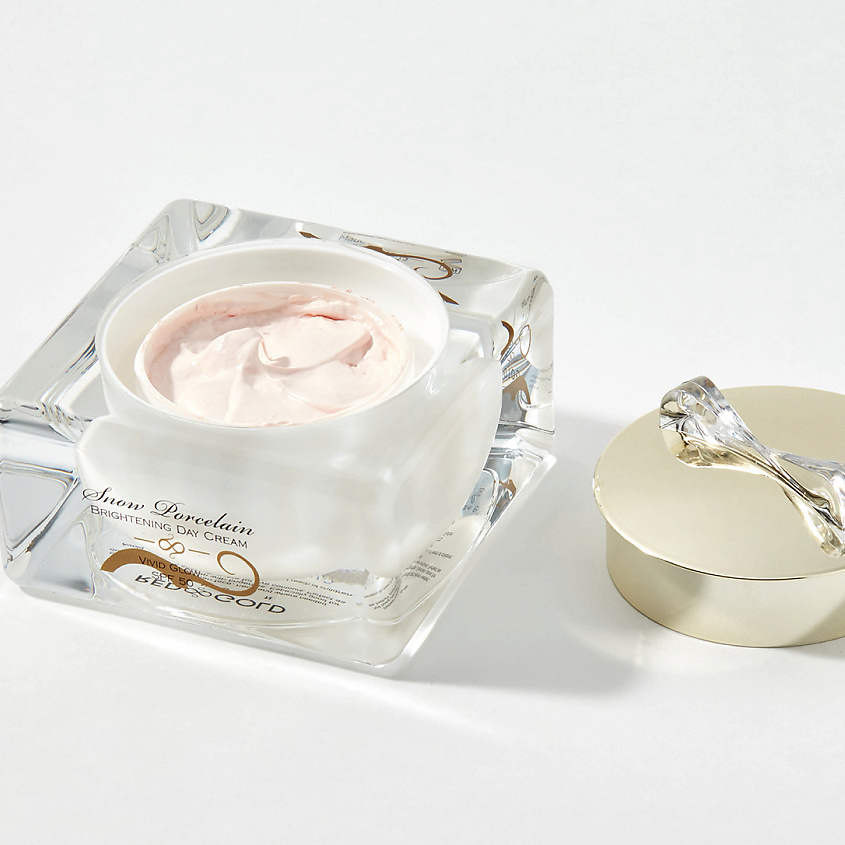 RED GOLD Крем для лица Snow Porcelain Brightening Day Cream Vivid Glow SPF 50 – фото 4
