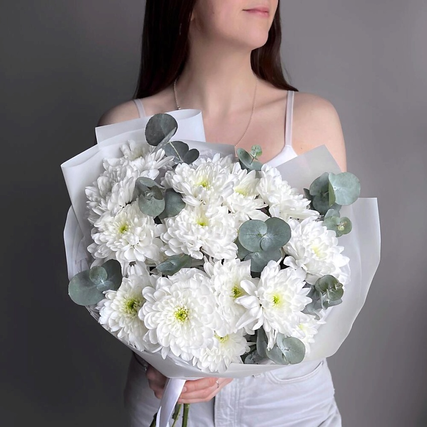 FLOWERS DE LUXE БУТИК ЦВЕТОВ И ПОДАРКОВ Букет белая хризантема кустовая и эвкалипт – фото 2