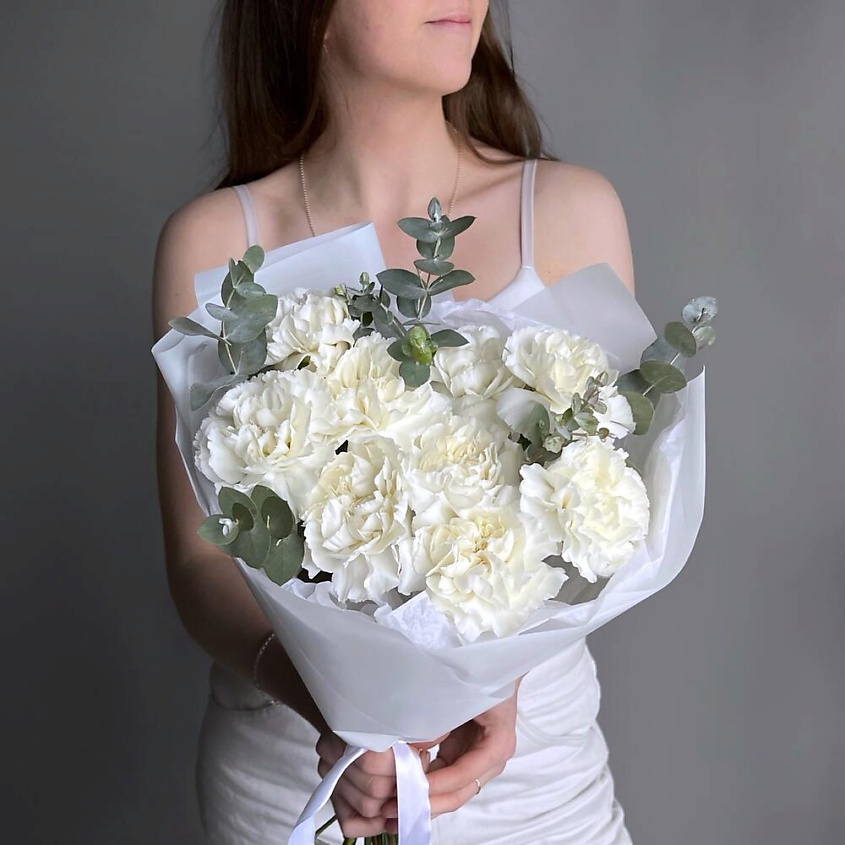FLOWERS DE LUXE БУТИК ЦВЕТОВ И ПОДАРКОВ Белый букет диантус и эвкалипт – фото 2