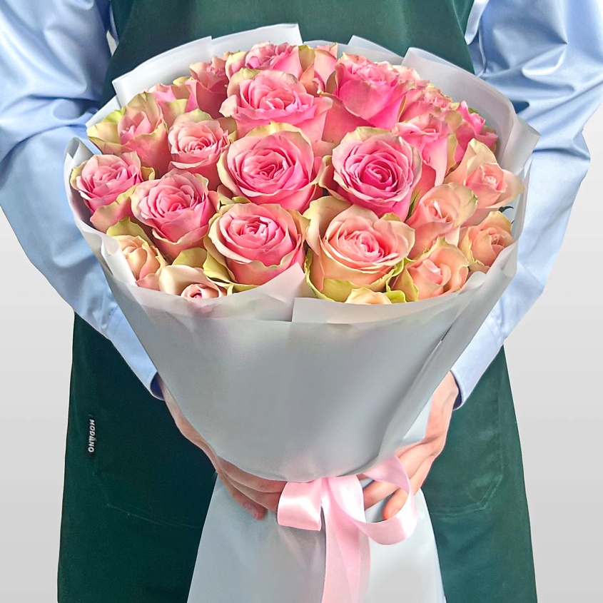 STUDIO FLORISTIC Букет из розовых Роз Кения 60 см 25 шт «Танец Фей» – фото 2