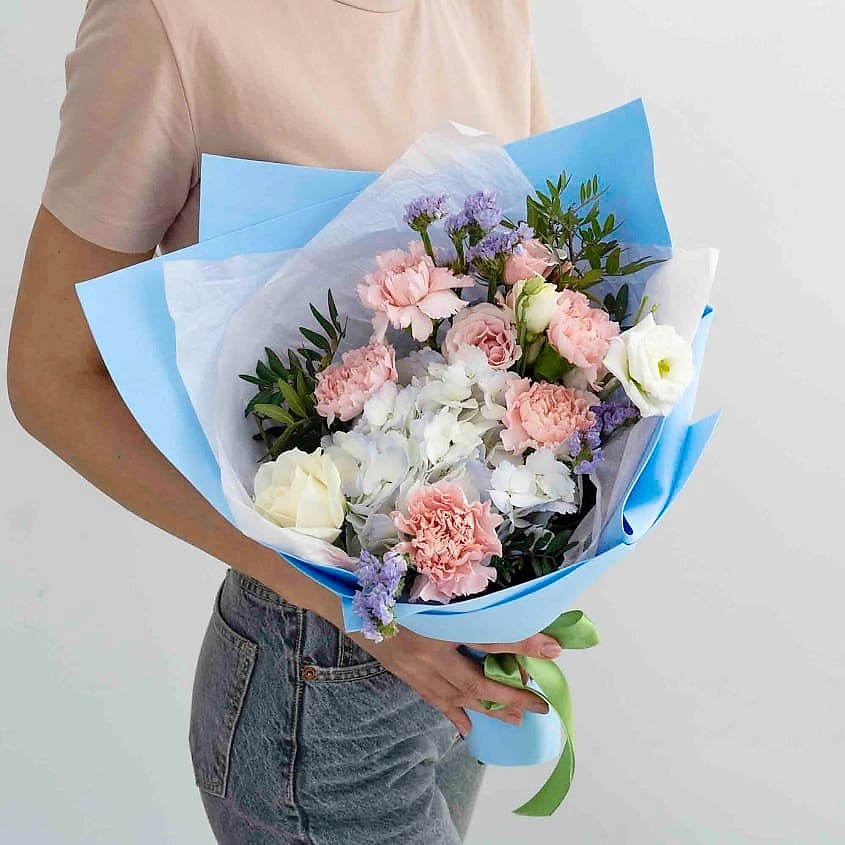 ЛЭТУАЛЬ FLOWERS Букет живых цветов "Лазурь S" из гортензии, роз, гвоздик, альстромерии и лизиантуса – фото 2