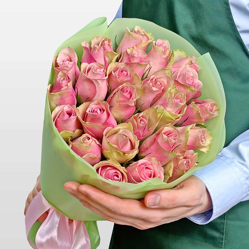 STUDIO FLORISTIC Букет из розовых Роз Кения 40 см 25 шт «Мелодия Сердца» – фото 1
