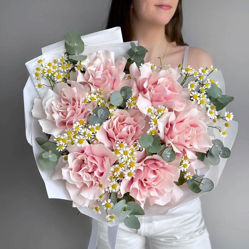 MERSI FLOWERS Нежный букет французская роза, голландская ромашка и эвкалипт – фото 2