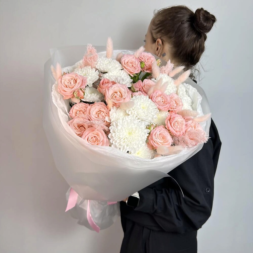 FLORES Нежный пышный букет с пионовидной розой и белой хризантемой – фото 3