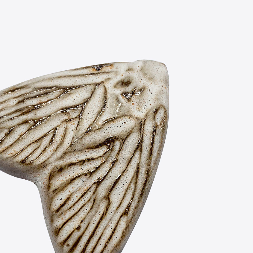 LA PALME ARTISAN CERAMICA Брошь-значок из керамики Моль Снежная Б – фото 4
