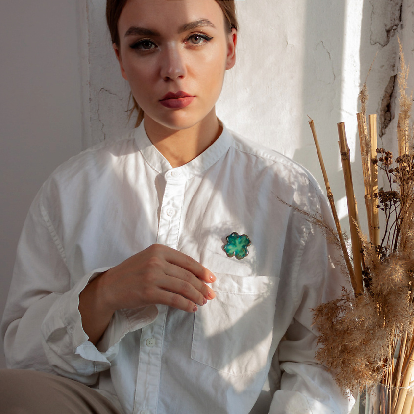LA PALME ARTISAN CERAMICA Брошь-значок из керамики Клевер, Голубой Мурена Б – фото 2