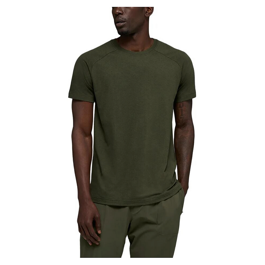 ALO YOGA Футболка с круглым вырезом The Triumph Crew Neck Tee – фото 1